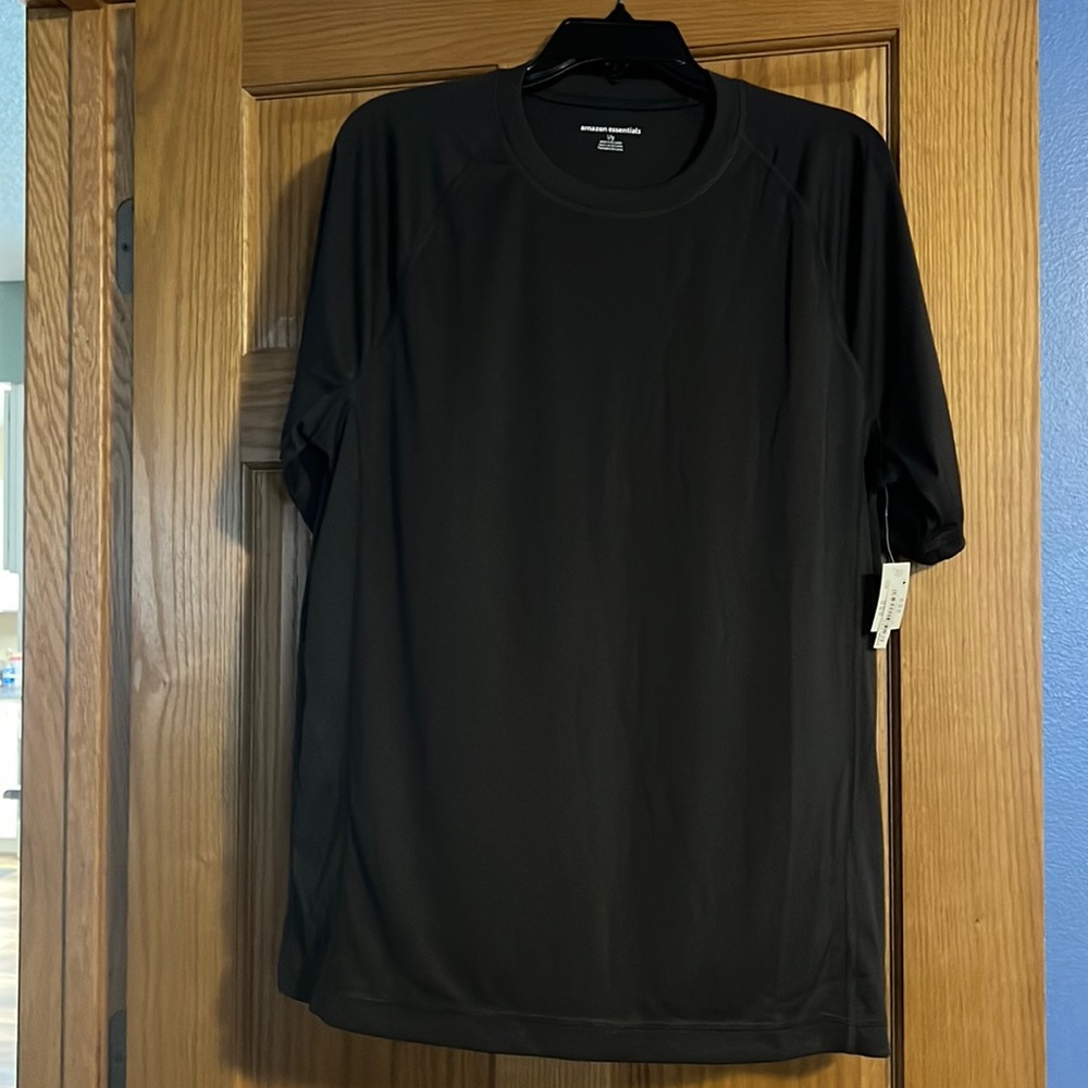 NWT MEN’S quick dry swim tee size L